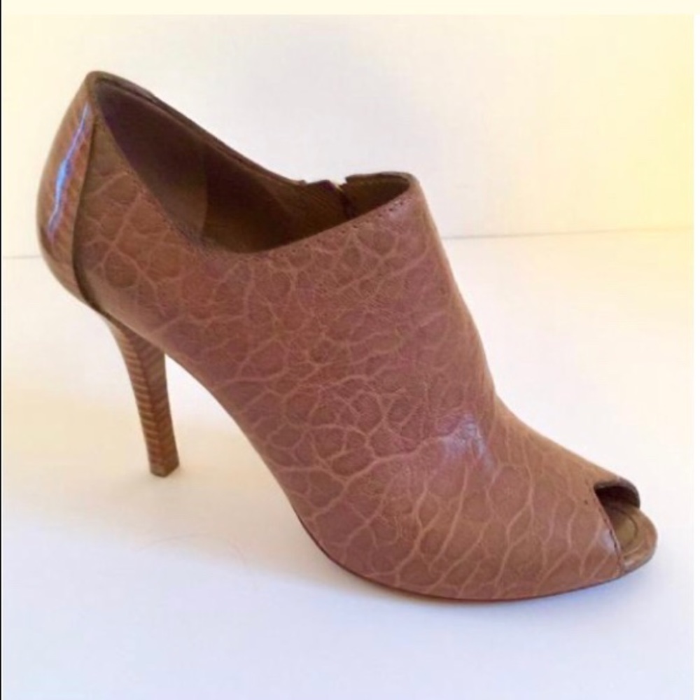 EUC LOUIS VUITTON CRIUSE RUNWAY BROWN FAUX CROC PEEP-TOE “CYPRESS” BOOTIE